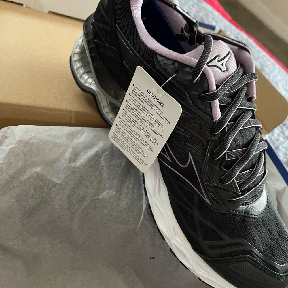 Mizuno Wave Creation 20 Size 8.5. Brand New In box
